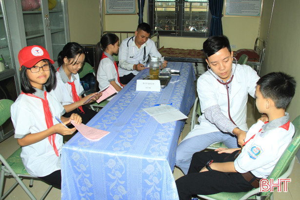 Tư vấn “điều khó nói” cho hơn 730 học sinh Nghi Xuân 