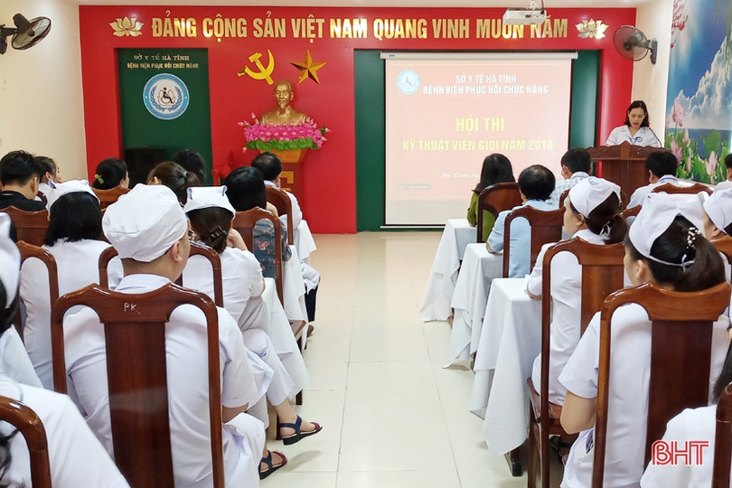 36 thí sinh Bệnh viện Phục hồi chức năng Hà Tĩnh thi kỹ thuật viên giỏi