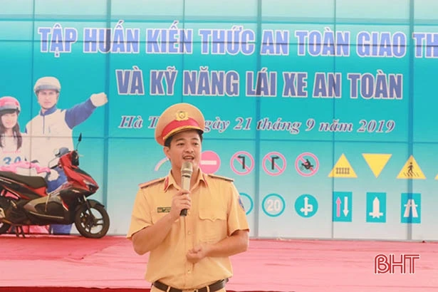 Thiếu tá Công an Hà Tĩnh và “mối duyên” hơn 10 năm phổ biến pháp luật ATGT