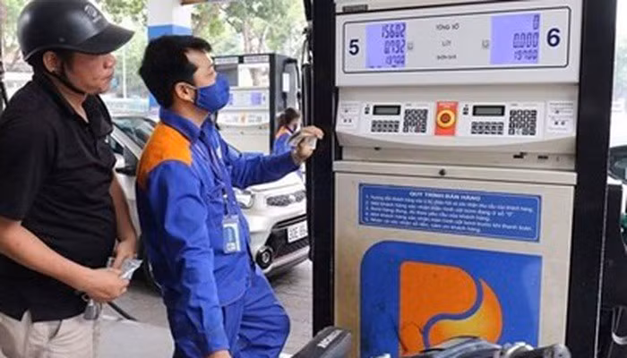 Xăng RON95 giảm tới 350 đồng xuống 20.445 đồng/lít