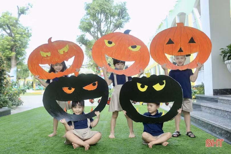 Thích thú hóa...“quỷ nhỏ” đón mùa lễ hội Halloween tại TP Hà Tĩnh