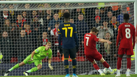 Liverpool đánh bại Arsenal trên chấm 11m sau đại tiệc bàn thắng