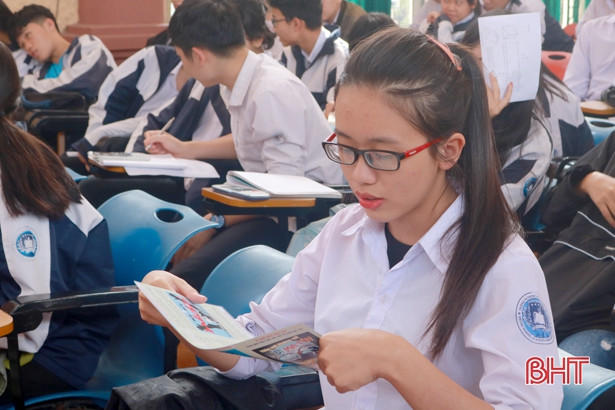 Hơn 300 học sinh Đại học Hà Tĩnh cam kết phòng chống ma túy