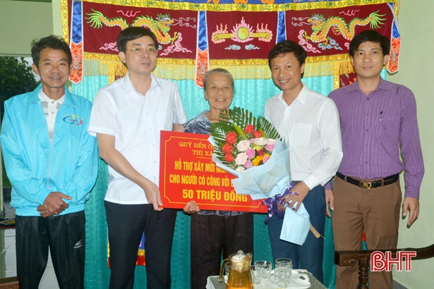 Trao nhà tình nghĩa cho các gia đình chính sách tại TX Kỳ Anh