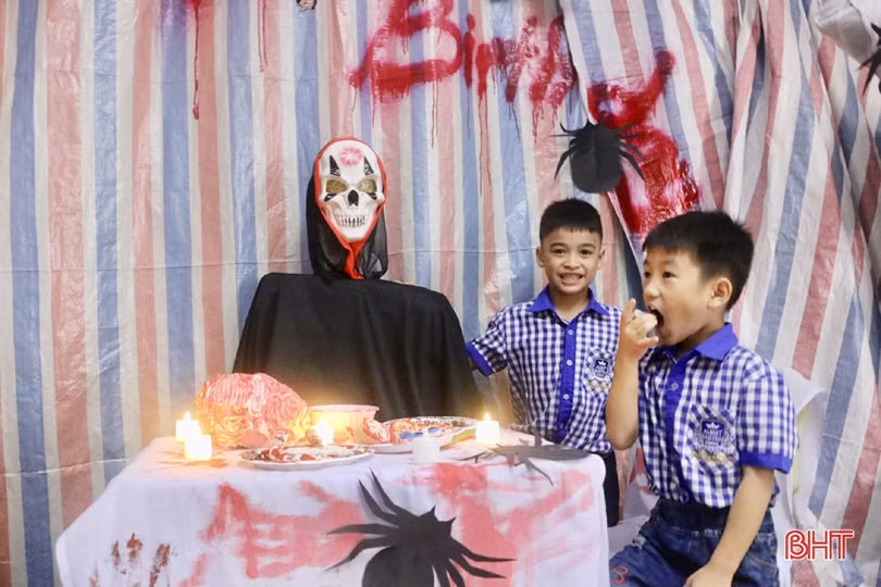 Thích thú hóa...“quỷ nhỏ” đón mùa lễ hội Halloween tại TP Hà Tĩnh