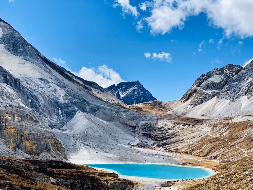 Núi rừng vào thu đẹp như tiên cảnh thu hút du khách tới Trung Quốc