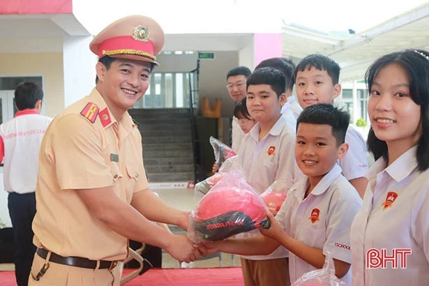 Thiếu tá Công an Hà Tĩnh và “mối duyên” hơn 10 năm phổ biến pháp luật ATGT