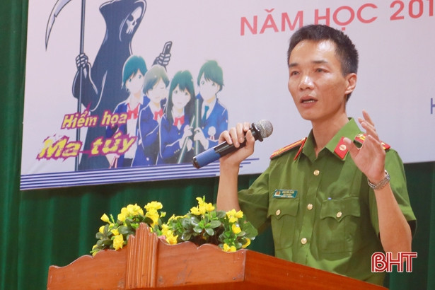 Hơn 300 học sinh Đại học Hà Tĩnh cam kết phòng chống ma túy