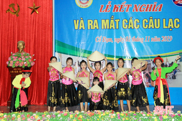 Trường học ở Nghi Xuân phối hợp với Bộ đội Biên phòng tuyên truyền về biển đảo