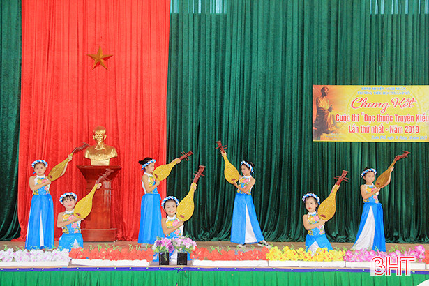 Thí sinh “nhí” ở Xuân Phổ thi chung kết “Đọc thuộc Truyện Kiều