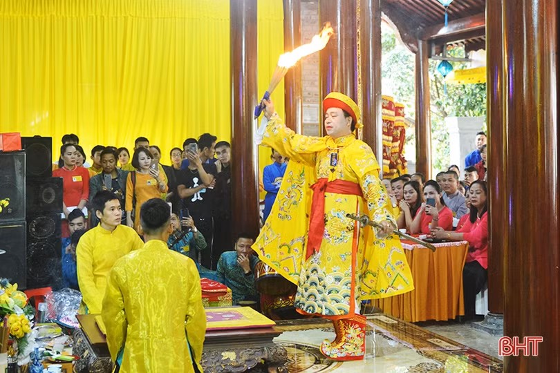 40 thanh đồng, đạo quan tham dự liên hoan thực hành tín ngưỡng thờ mẫu tam phủ tại Hồng Lĩnh