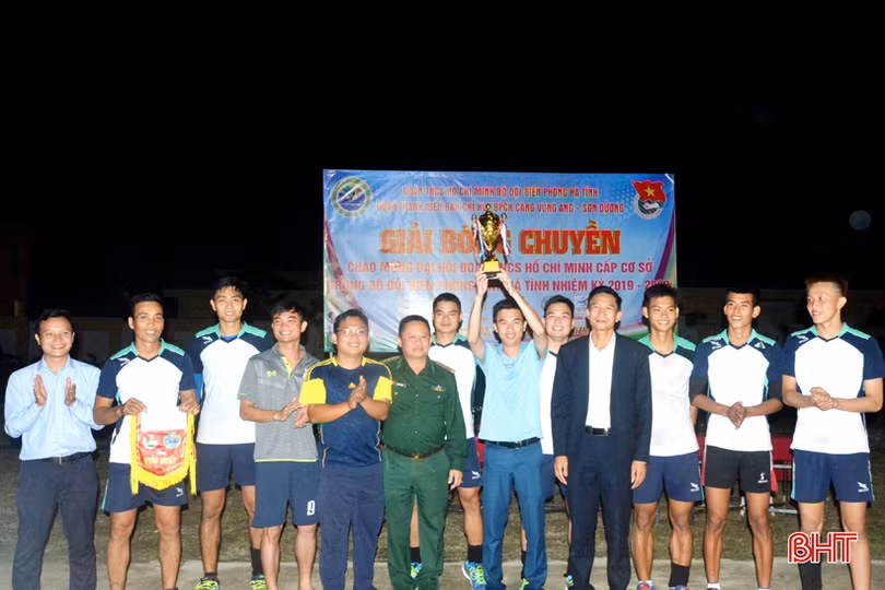 Chi cục Hải quan Cửa khẩu cảng Vũng Áng vô địch Giải bóng chuyền nam tại TX Kỳ Anh