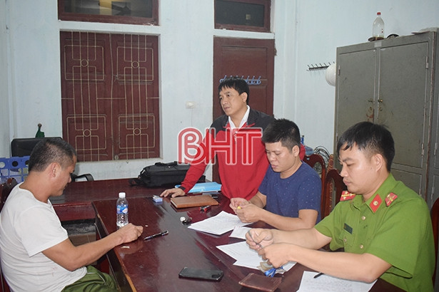 Mâu thuẫn gia đình, chồng dùng dao đâm vợ tử vong