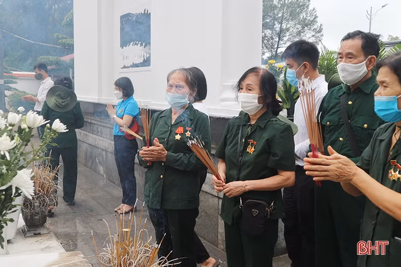 Xúc động lễ giỗ 10 nữ liệt sỹ thanh niên xung phong Ngã ba Đồng Lộc