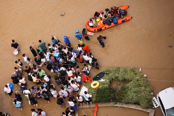 Những hình ảnh về đợt mưa lũ kinh hoàng Trung Quốc