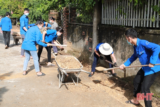 Hơn 200 đoàn viên thanh niên Nghi Xuân hưởng ứng “Ngày chủ nhật xanh”