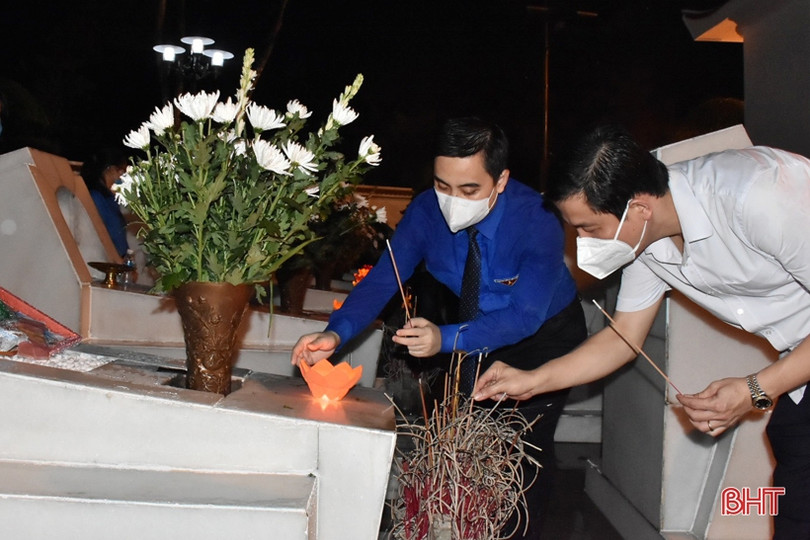 Thắp nến tri ân các anh hùng, liệt sỹ tại Ngã ba Đồng Lộc