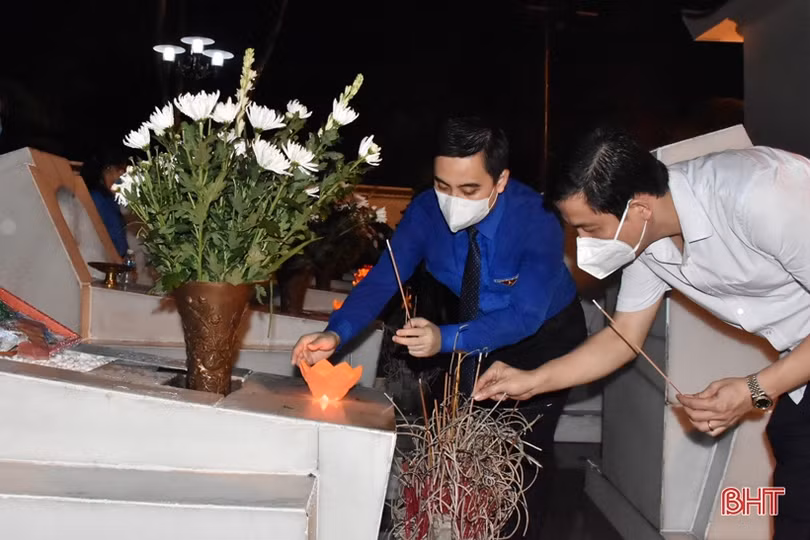 Thắp nến tri ân các anh hùng, liệt sỹ tại Ngã ba Đồng Lộc