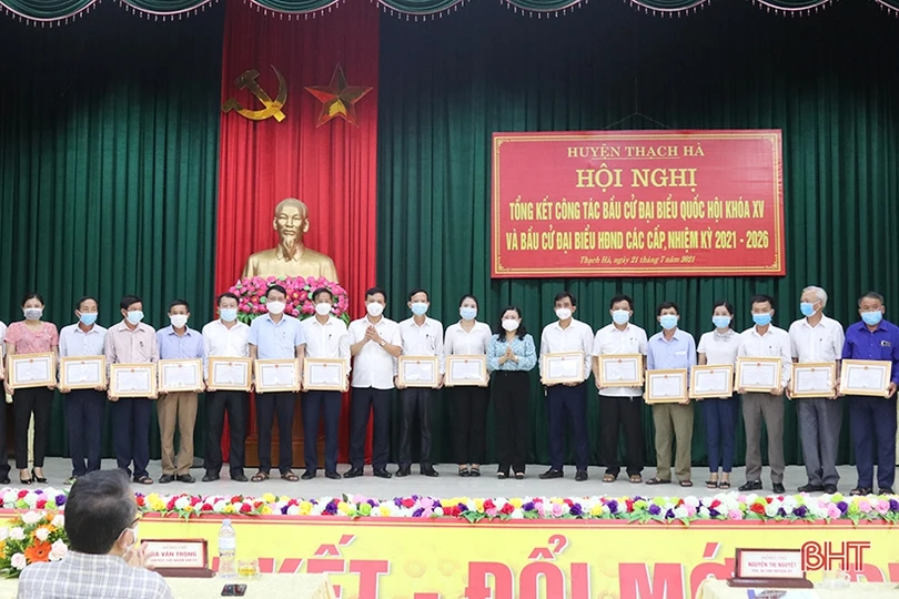 21 tập thể, 14 cá nhân được huyện Thạch Hà khen thưởng trong công tác bầu cử