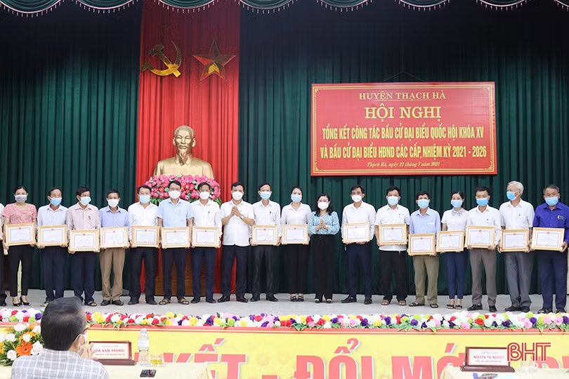 21 tập thể, 14 cá nhân được huyện Thạch Hà khen thưởng trong công tác bầu cử