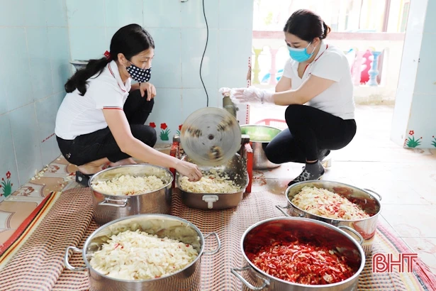 Giáo viên Nghi Xuân gửi 1.000 phần quà cho đồng bào miền Nam