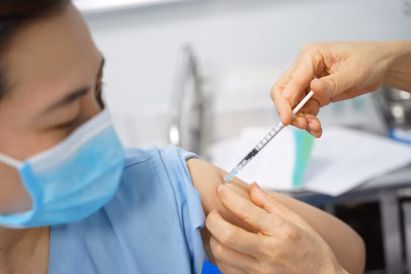 Khẩn: Bộ Y tế yêu cầu tổ chức tiêm chủng vắc xin COVID-19 an toàn, đảm bảo giãn cách