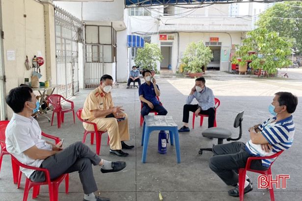 17h chiều nay, công dân làm thủ tục lên tàu tại Ga Sài Gòn để về Hà Tĩnh