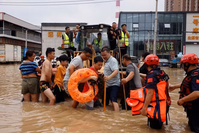 Những hình ảnh về đợt mưa lũ kinh hoàng Trung Quốc