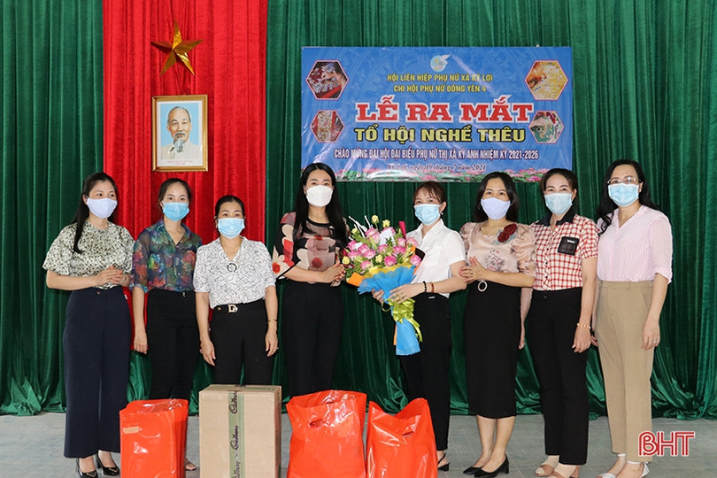 Ra mắt tổ hội nghề thêu tại vùng tái định cư TX Kỳ Anh