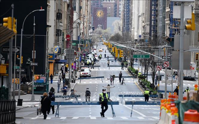 COVID-19 khiến kinh tế Mỹ năm 2020 suy thoái trong 2 tháng