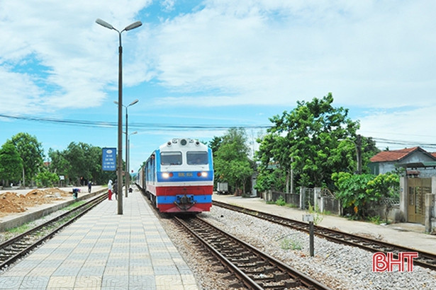 Công dân Hà Tĩnh phấn khởi lên tàu về quê từ Ga Sài Gòn