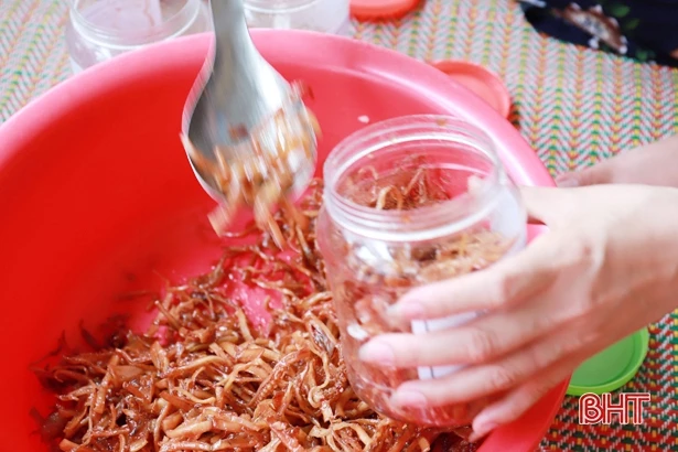 Giáo viên Nghi Xuân gửi 1.000 phần quà cho đồng bào miền Nam