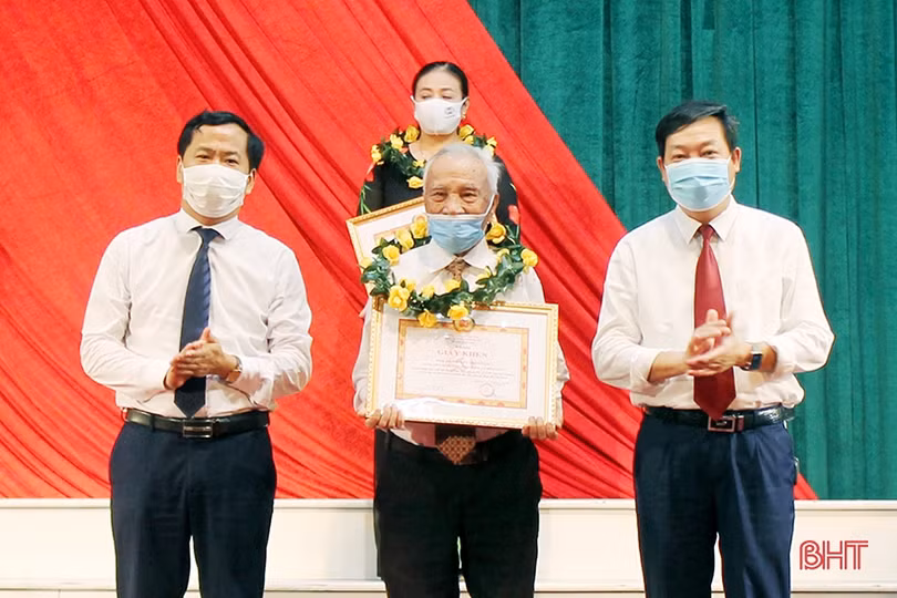 Đảng viên 72 năm tuổi Đảng tự hào kể chuyện 3 lần được gặp Bác Hồ