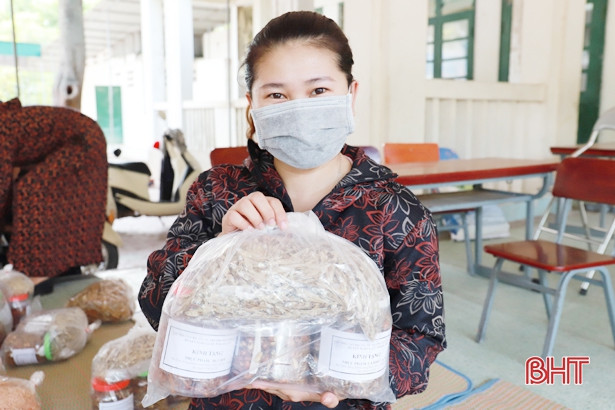 Giáo viên Nghi Xuân gửi 1.000 phần quà cho đồng bào miền Nam