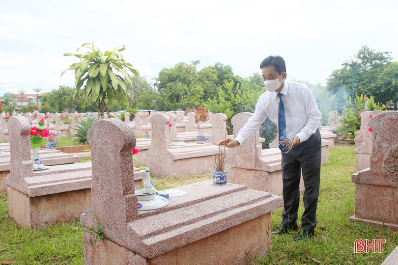 Lãnh đạo tỉnh Hà Tĩnh dâng hương tưởng niệm Bác Hồ, Tổng Bí thư Hà Huy Tập và các anh hùng, liệt sỹ