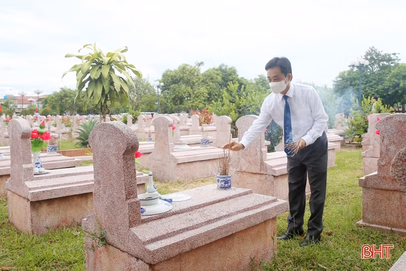 Lãnh đạo tỉnh Hà Tĩnh dâng hương tưởng niệm Bác Hồ, Tổng Bí thư Hà Huy Tập và các anh hùng, liệt sỹ