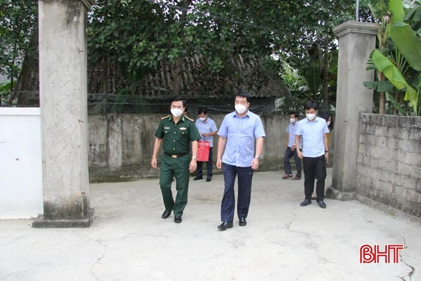 Lãnh đạo Hà Tĩnh tặng quà gia đình chính sách nhân ngày Thương binh - Liệt sỹ