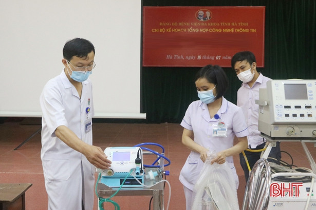 Bác sỹ, điều dưỡng Hà Tĩnh tham gia tập huấn hồi sức cấp cứu bệnh nhân COVID-19 nặng