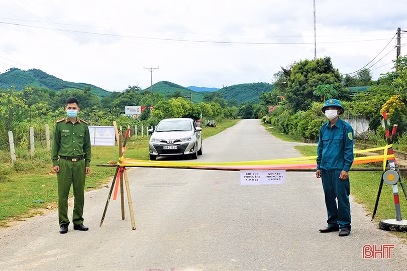Hà Tĩnh: 3 công dân test nhanh dương tính với virus SARS-CoV-2, Hương Khê lập chốt phong tỏa