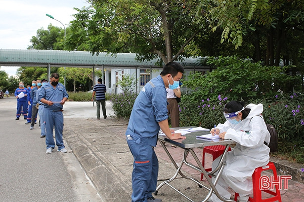 Hà Tĩnh tiêm vắc-xin phòng Covid-19 cho 370 công dân Trung Quốc
