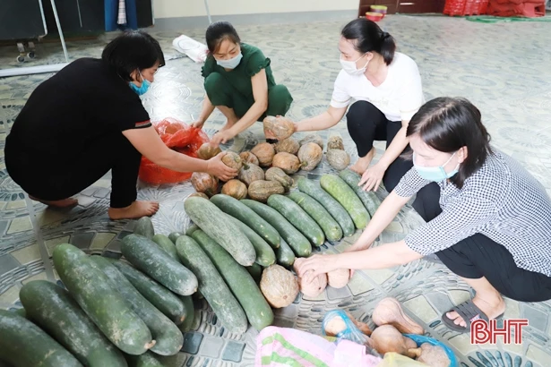 Giáo viên Nghi Xuân gửi 1.000 phần quà cho đồng bào miền Nam