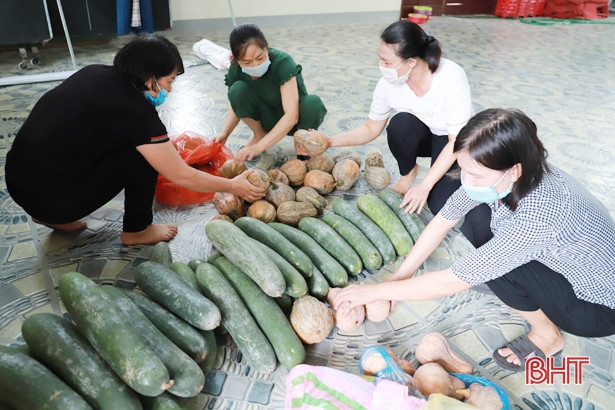 Giáo viên Nghi Xuân gửi 1.000 phần quà cho đồng bào miền Nam