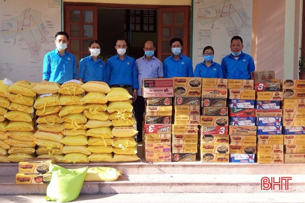 Các cấp công đoàn Hà Tĩnh quyên góp ủng hộ các tỉnh miền Nam