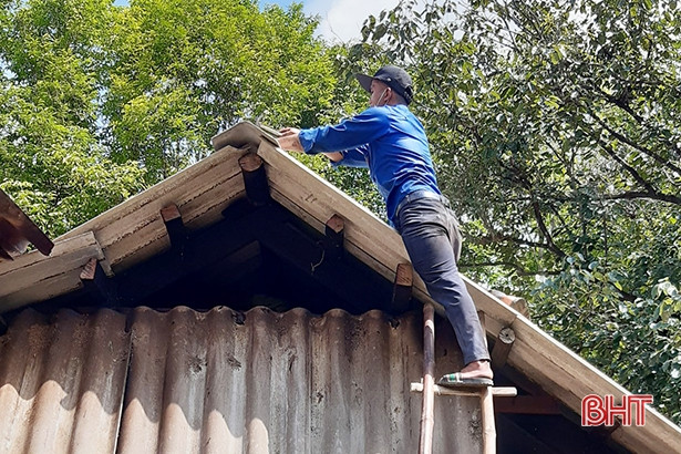 Tuổi trẻ Hương Khê gắn mã QR cung cấp thông tin tại các di tích lịch sử