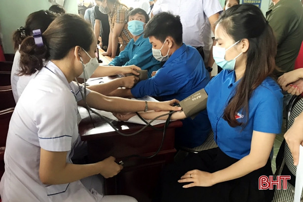 Cán bộ, viên chức, lao động huyện Kỳ Anh tình nguyện hiến 260 đơn vị máu