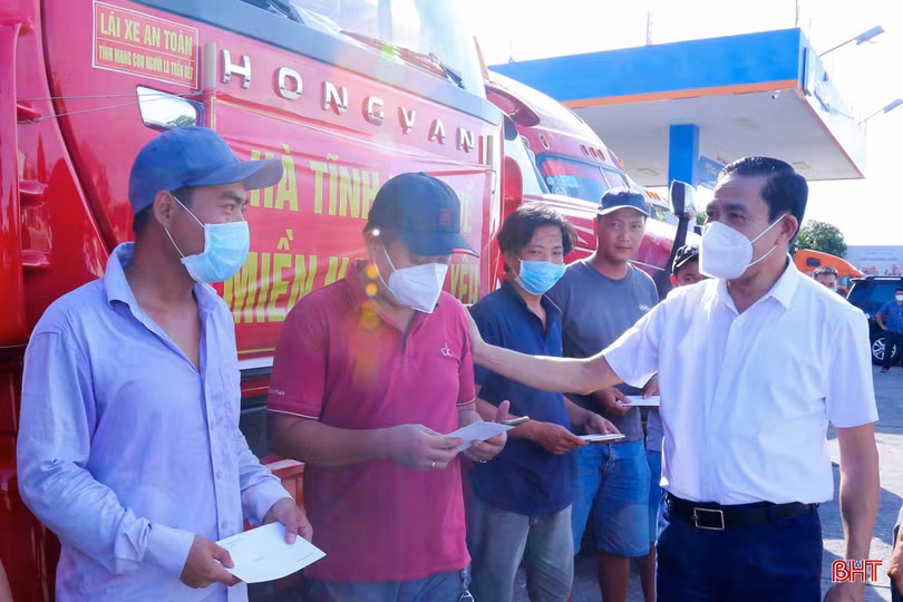 Người dân miền Nam đã tiếp nhận hàng hóa ủng hộ từ Hà Tĩnh