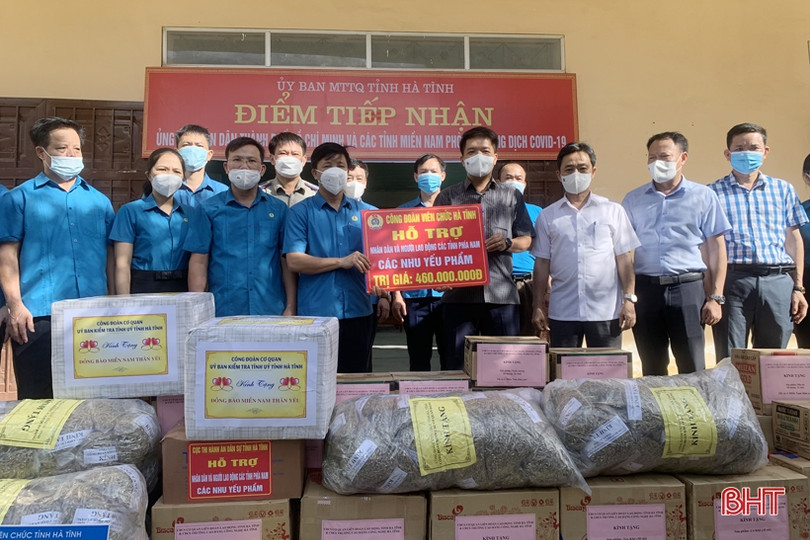 Hà Tĩnh tiếp nhận hàng hóa các đơn vị ủng hộ đồng bào miền Nam