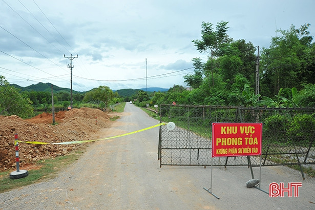 Cách ly, theo dõi 74 trường hợp liên quan 2 ca nhiễm Covid-19 ở Hương Khê