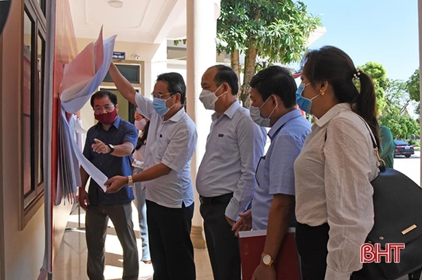 Lộc Hà khen thưởng 18 tập thể, 24 cá nhân trong thực hiện công tác bầu cử