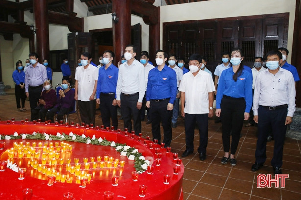 Xúc động lễ thắp nến tri ân anh hùng liệt sỹ Lý Tự Trọng
